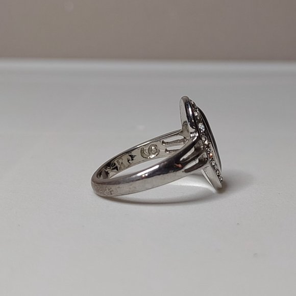 Silver Tone And Black Oval Shaped Ring Size 9 - Picture 3 of 11